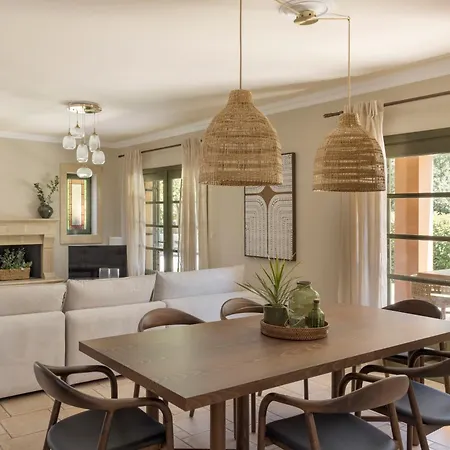 Oleanna - Elena Villa Svoronata